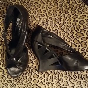 Donald J Pliner BECCA cut out wedge shoes